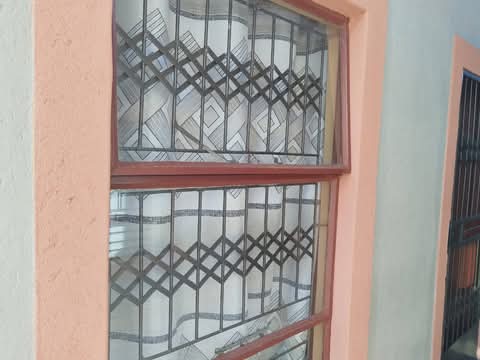 Bachelor unit available at ext 2 with prepaid  in Soshanguve