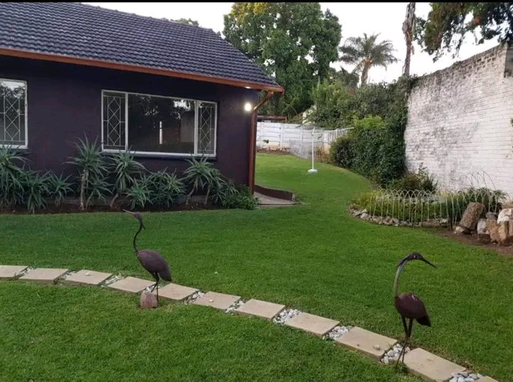 2 bedrooms cottage for rent in bordeaux r8500  in Randburg