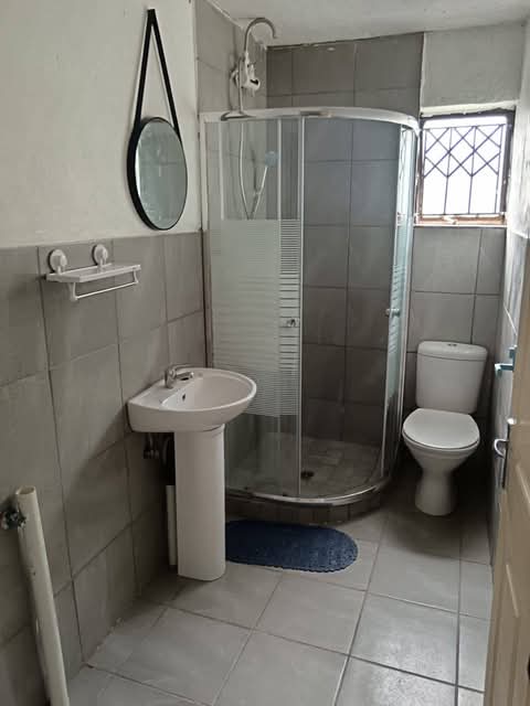 1 spacious bedroom bachelor with fitted kitch  in Birch Acres