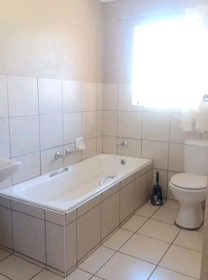 A spacious 3 bedroom 2 bath house in ext 4 �  in Norkem Park