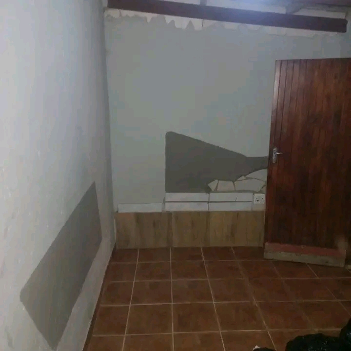 Room to rent available in east ext5 not far f  in Mamelodi