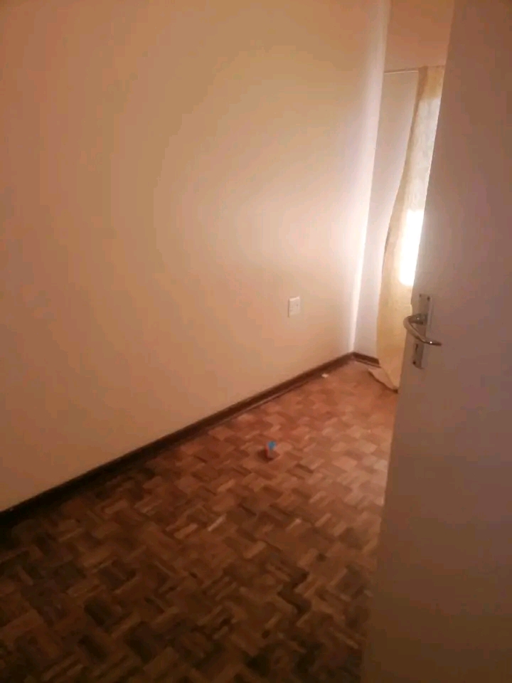 Room to rent around cbd, share toilet and kit  in Kempton Park