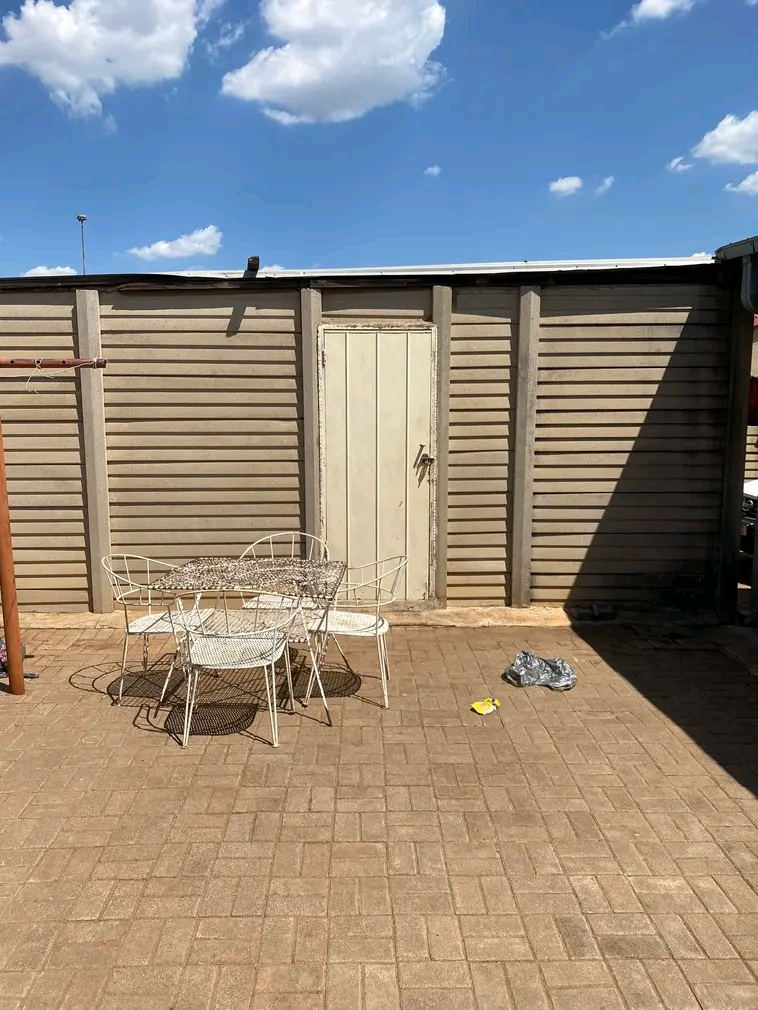 House available again 
zone 13 
r3400
thre  in Sebokeng