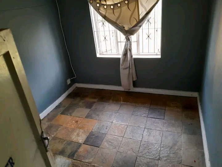 2 rooms to let , in gardenia, close to cemete  in Primrose