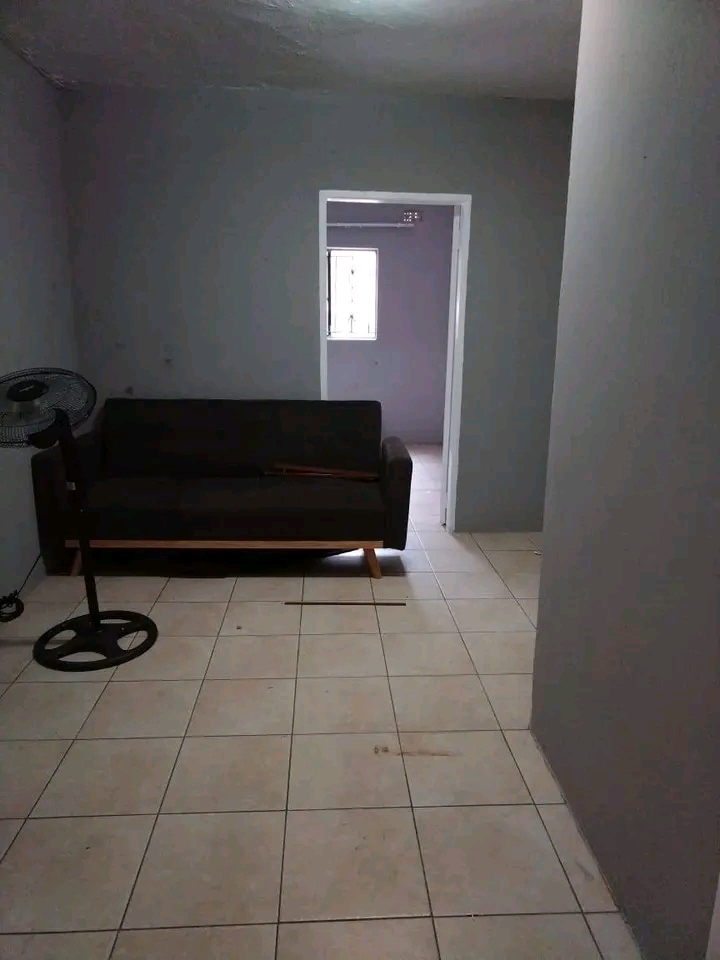 1 bedroom flat in ext 11
tiles and ceiling   in Ebony Park