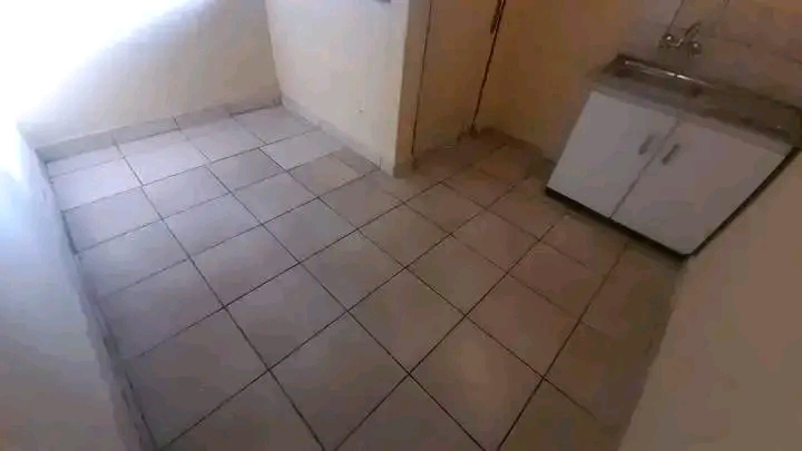A tiny room to rent in ext 2
ideal for a stu  in Ebony Park