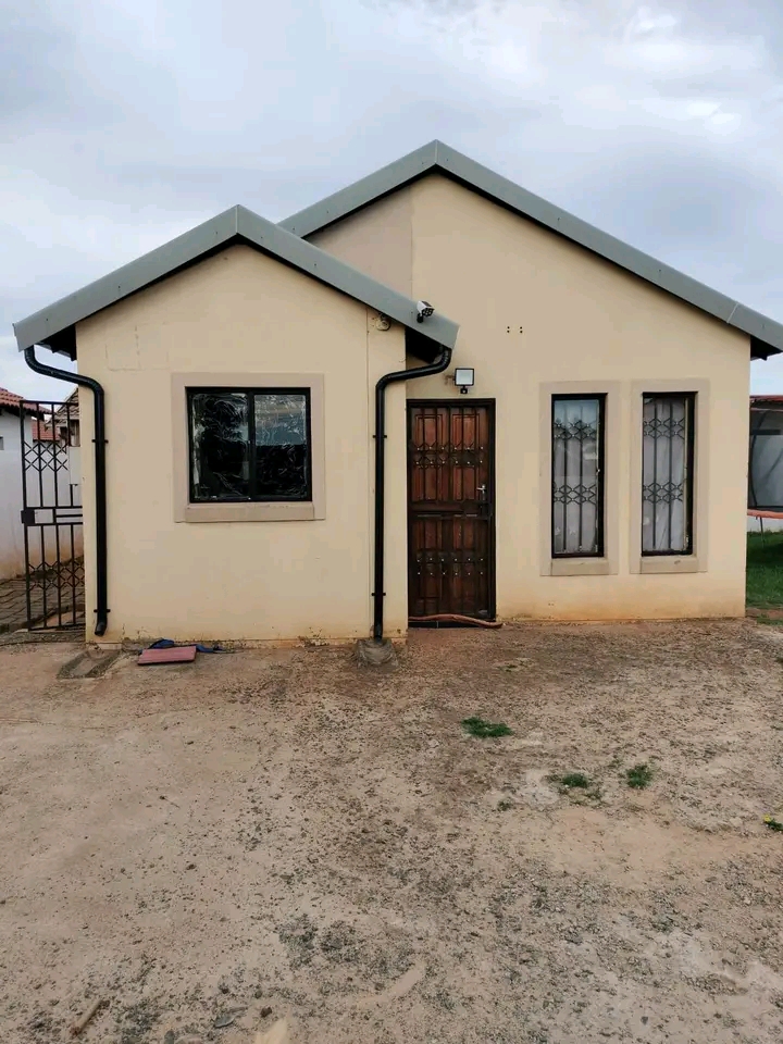 House available for rent
•2 bedroom 
•f  in Dawn Park