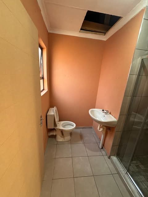 Semi cottage available to rent for r2700 
wa  in Leondale