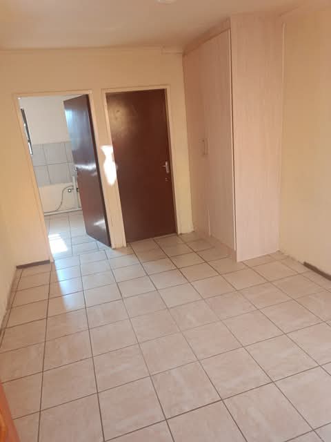 Room available for occupation in ext 27  on i  in Clayville