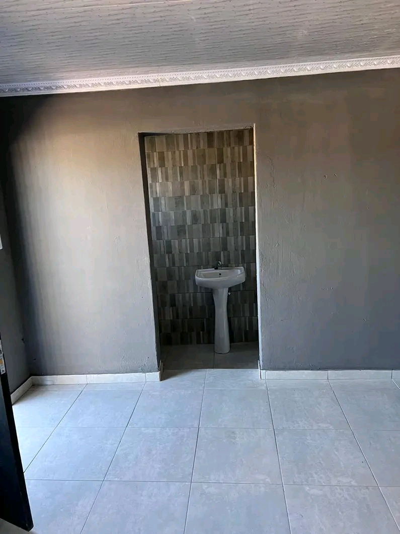 Ext 3 bachelor  room for rental for r3000pm
  in Riverlea
