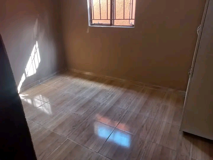 Neat and spacious one bedroom cottage availab  in The Hill