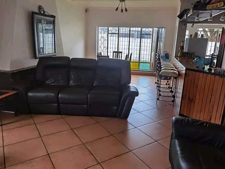 3 bedroom house to rent. 3 bedrooms tiled
ma  in Boksburg