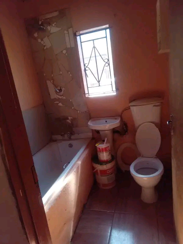 Rdp for rental at sonwabo not far to robots a  in Katlehong