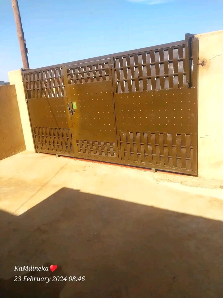 Room to rent available in tsakane ext 19 r700  in Tsakane