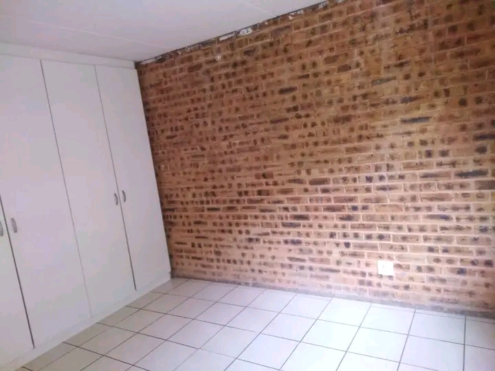 I have a room to rent in a flat water and ele  in Lyndhurst