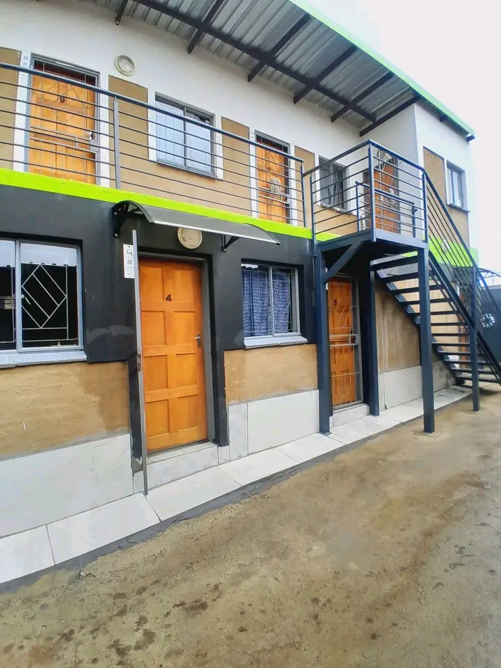 Looking for a room?....well  i got you,i have  in Kaalfontein