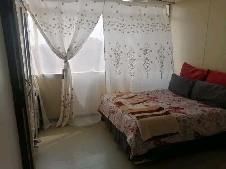 A clean medium sized room available for renta  in Sunnyside