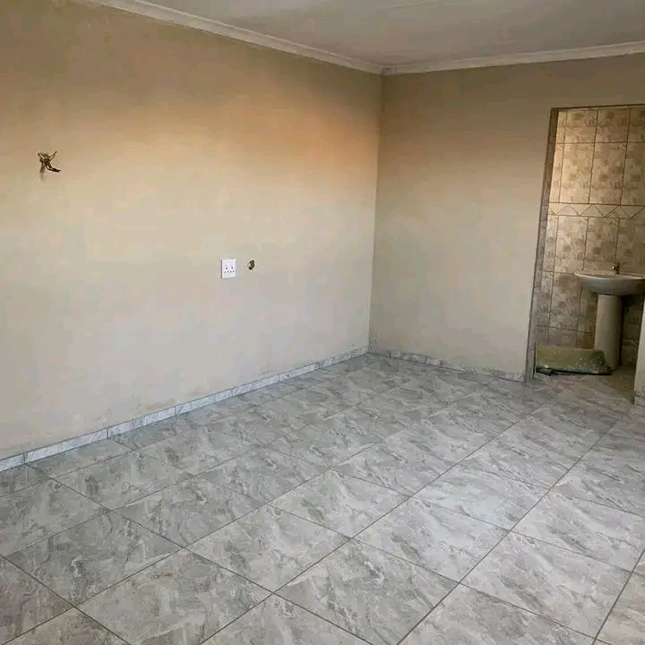 Open plan cottage available near mac donald a  in Birch Acres