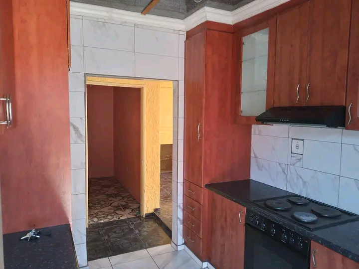 House available for rental in soweto (immedia  in Molestane