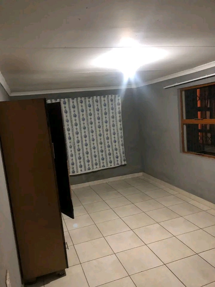 Big room available for rental in marimba for   in Vosloorus