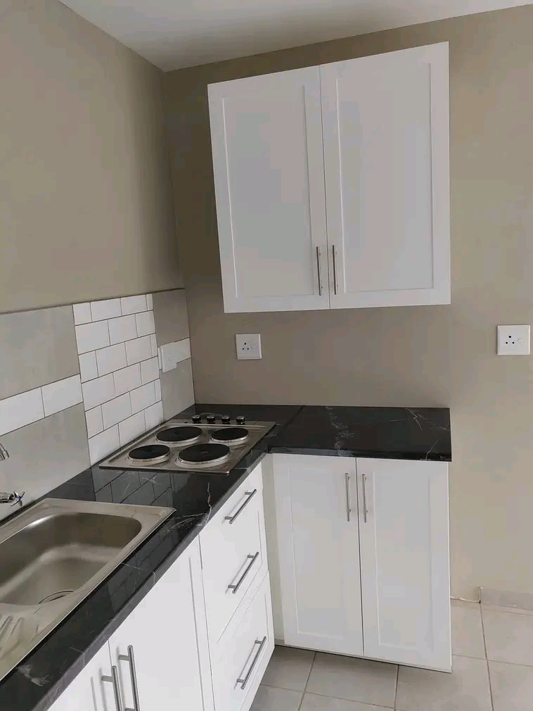 Spacious and modern bachelor apartment for re  in Vosloorus