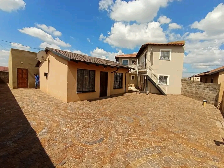 Apartment for rental ext 3
1 bedroom
waldro  in Protea Glen