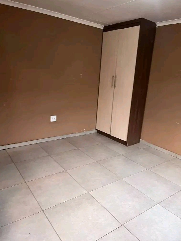 2 bachelor units available immediately for oc  in Katlehong