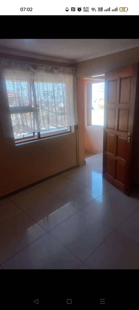 Room available in diepkloof zone 2 rent 1800   in Diepkloof