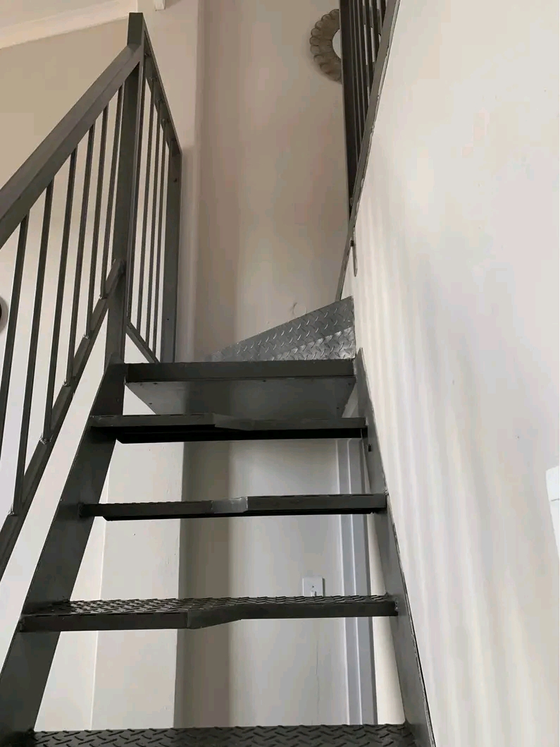 1 bedroom loft 4500
bachelor 3800
electrici  in Maboneng