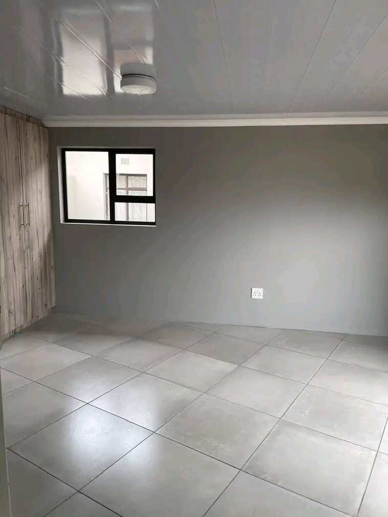 2 fitted bedroom cottage comes with a fitted   in Norkem Park