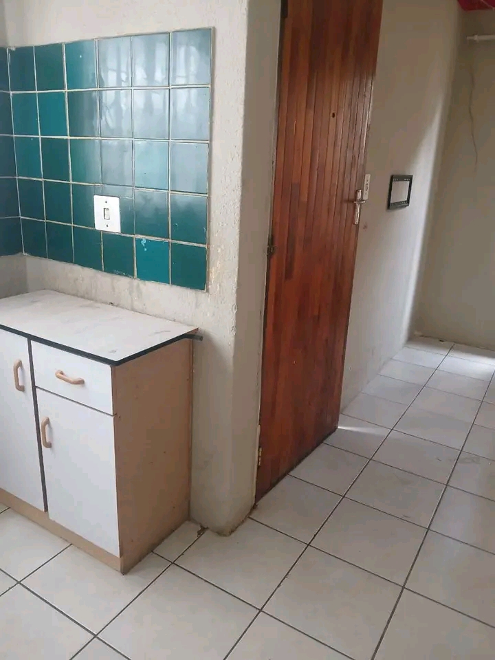 House to rent
2 bedroom and 1 bathroom  
ex  in Ebony Park