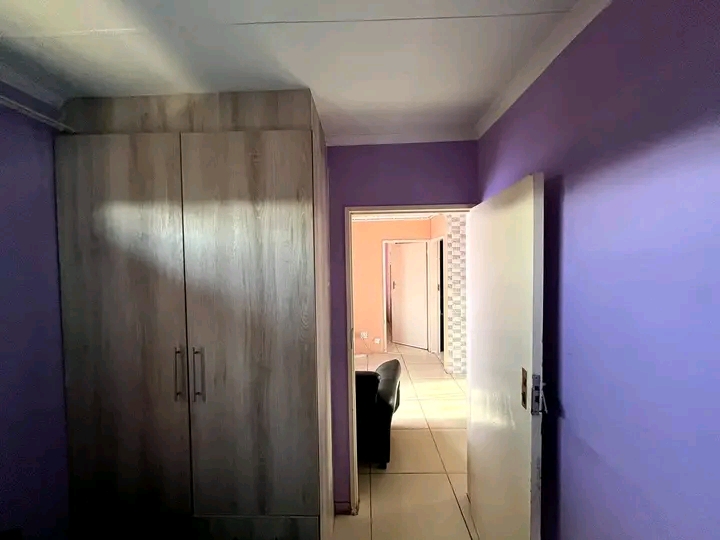 Neat & clean 3 bedroom house available immedi  in Windmill Park