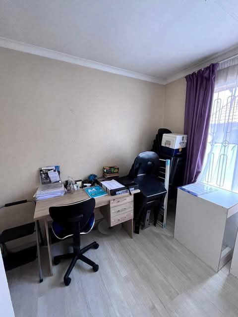 3 bedroom house with fitted kitchenette with   in Rabie ridge