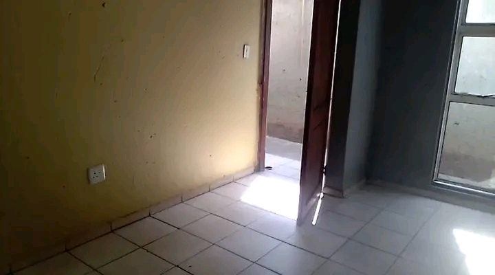 Room to rent r1200 phase two juskei whatsapp   in Braamfischer