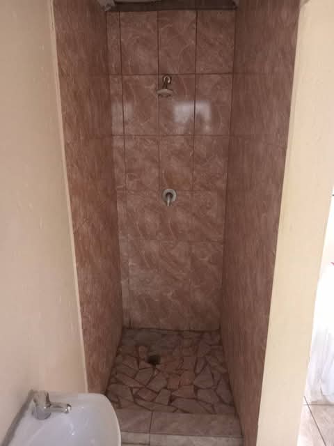 2 rooms available in allendale next to tallga  in Allandale