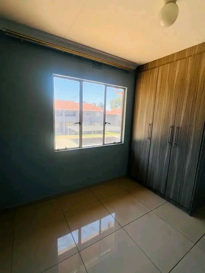 •fitted kitchen with a 4 plate stove 
•f  in Glen Marais Kempton