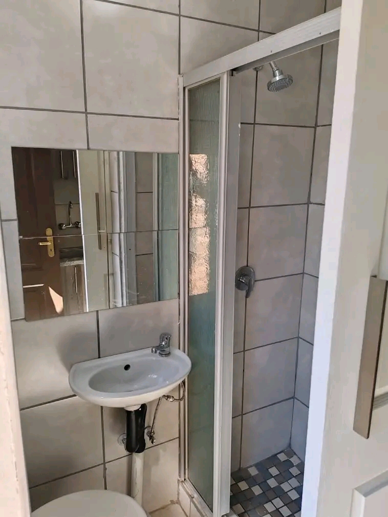 2 outside rooms available to rental for garag  in Chiawelo