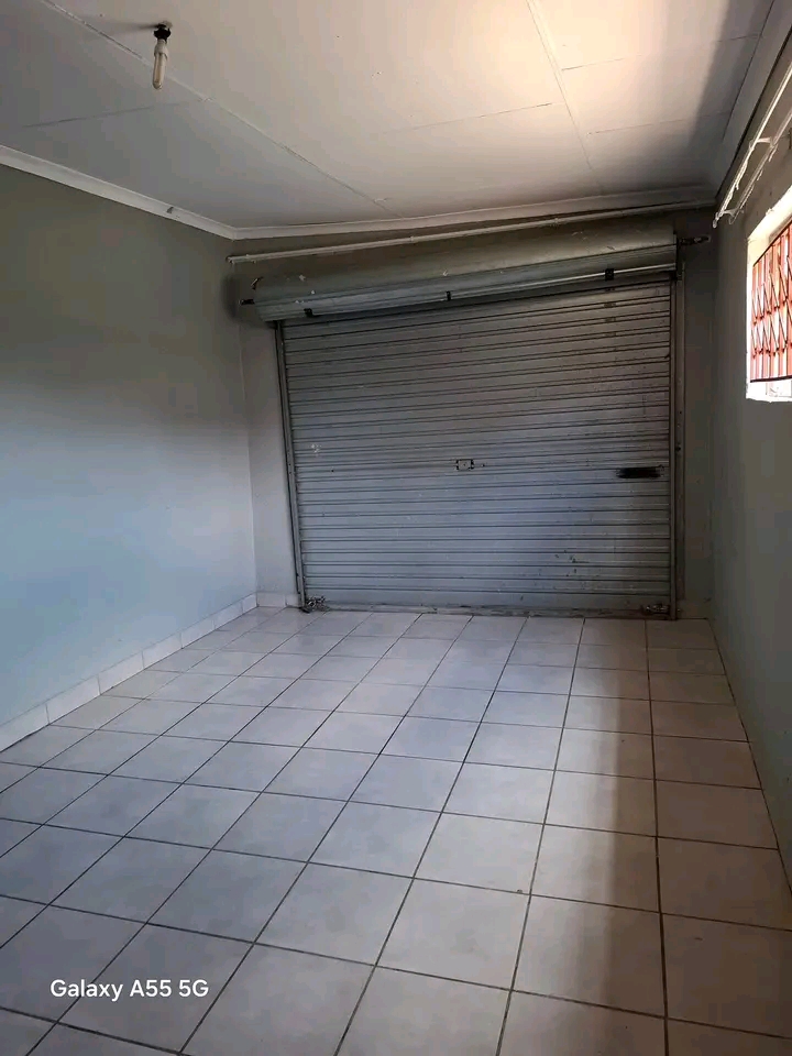 Garage room in tlamatlama section next to str  in Tembisa