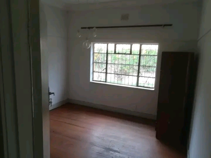 Big room inside the house u share kitchen and  in Delville