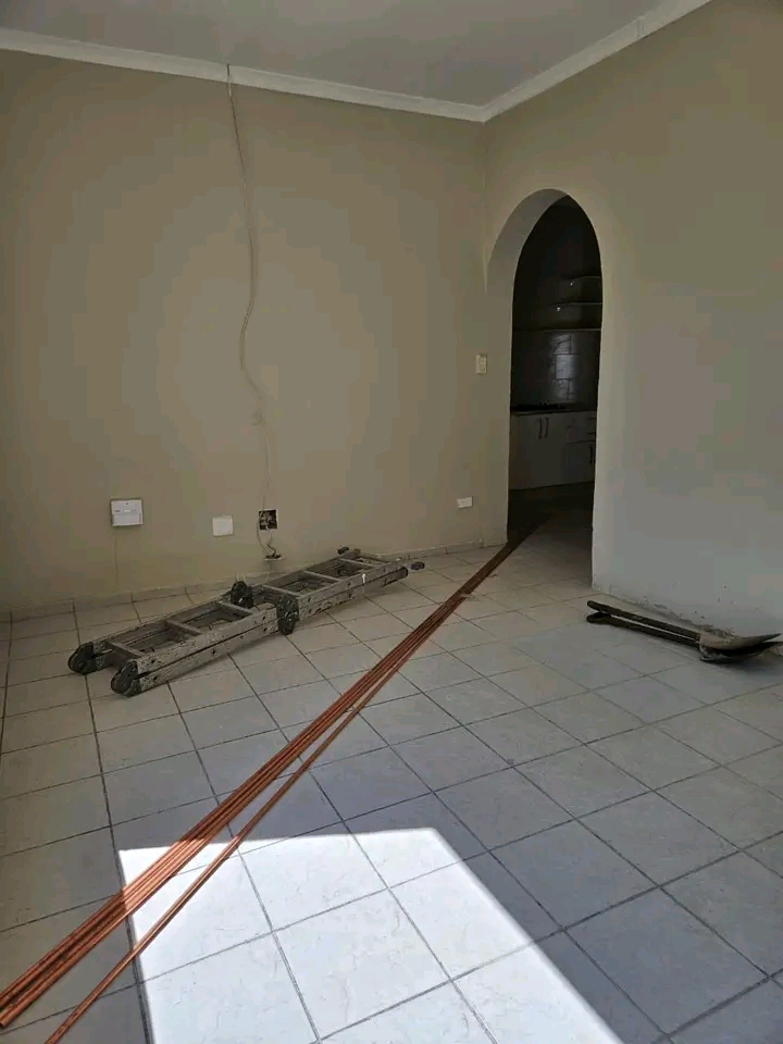 1 bedroom  cottage, comes with  fitted wardro  in Old Birch Acres