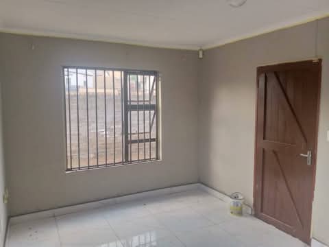 Johannesburg south 
fitted kitchen 
3 fitte  in Naturena