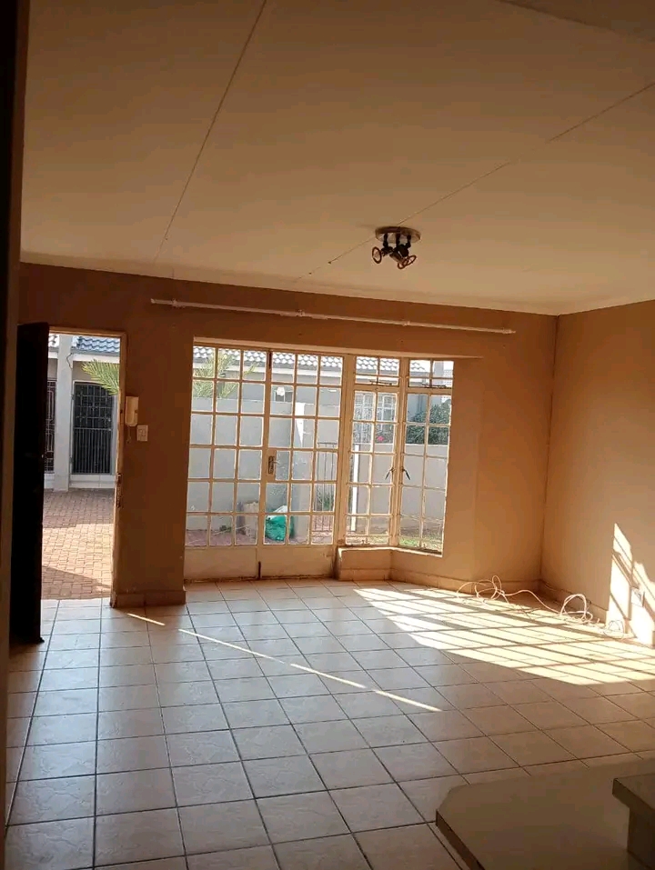 New rental 🏡 2 bedroom townhouse in ext 3   in Birch Acres