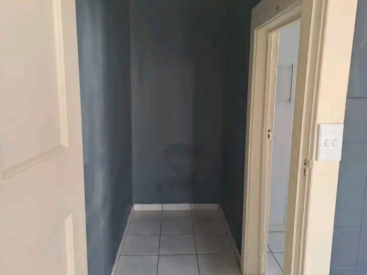 Neat and spacious 1 bedroom cottage available  in The Hill