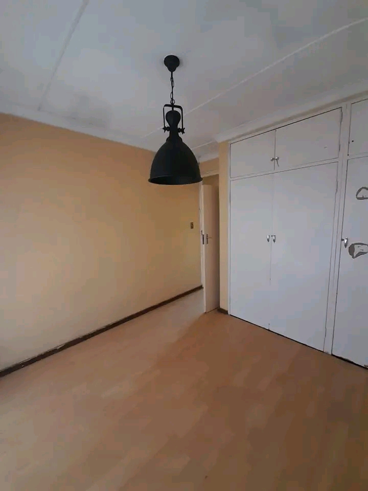 House to rent 
rent r7000(excl water)
depos  in Leondale