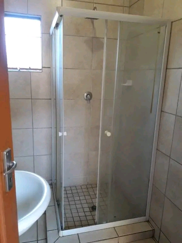 Garage available to rent in ext 3 - island, o  in Dobsonville