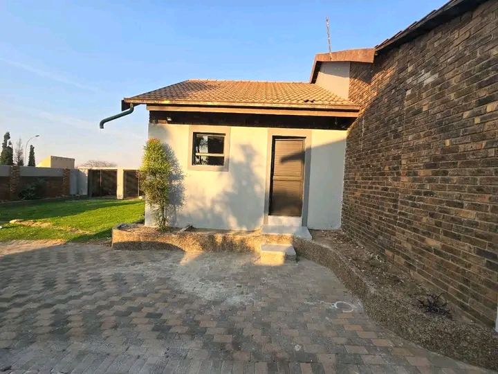 7 bachelor apartments for rental start from r  in Birch Acres