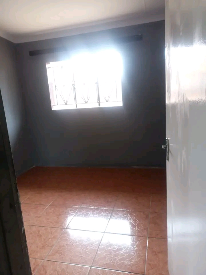 Renting a spacious 2 bed room house in ext 6   in Cosmo City
