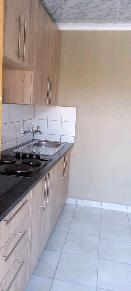 Room available 3friedman street parking free   in Kempton Park