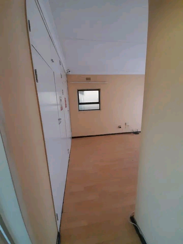 House to rent 
rent r7000(excl water)
depos  in Leondale