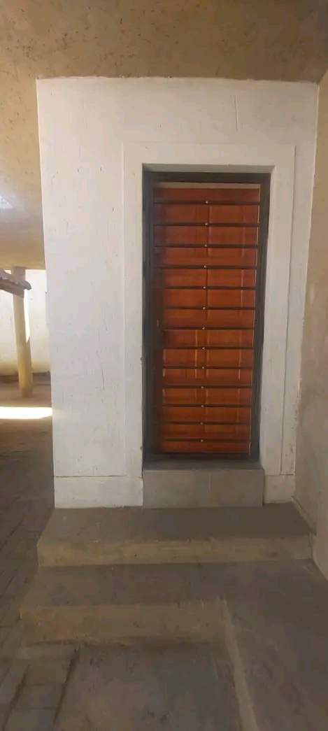 En-suite available anot far from bara mall no  in Orlando East
